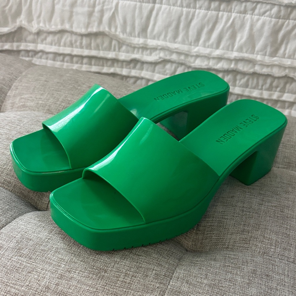 Steve Madden Vibrant Green Mules